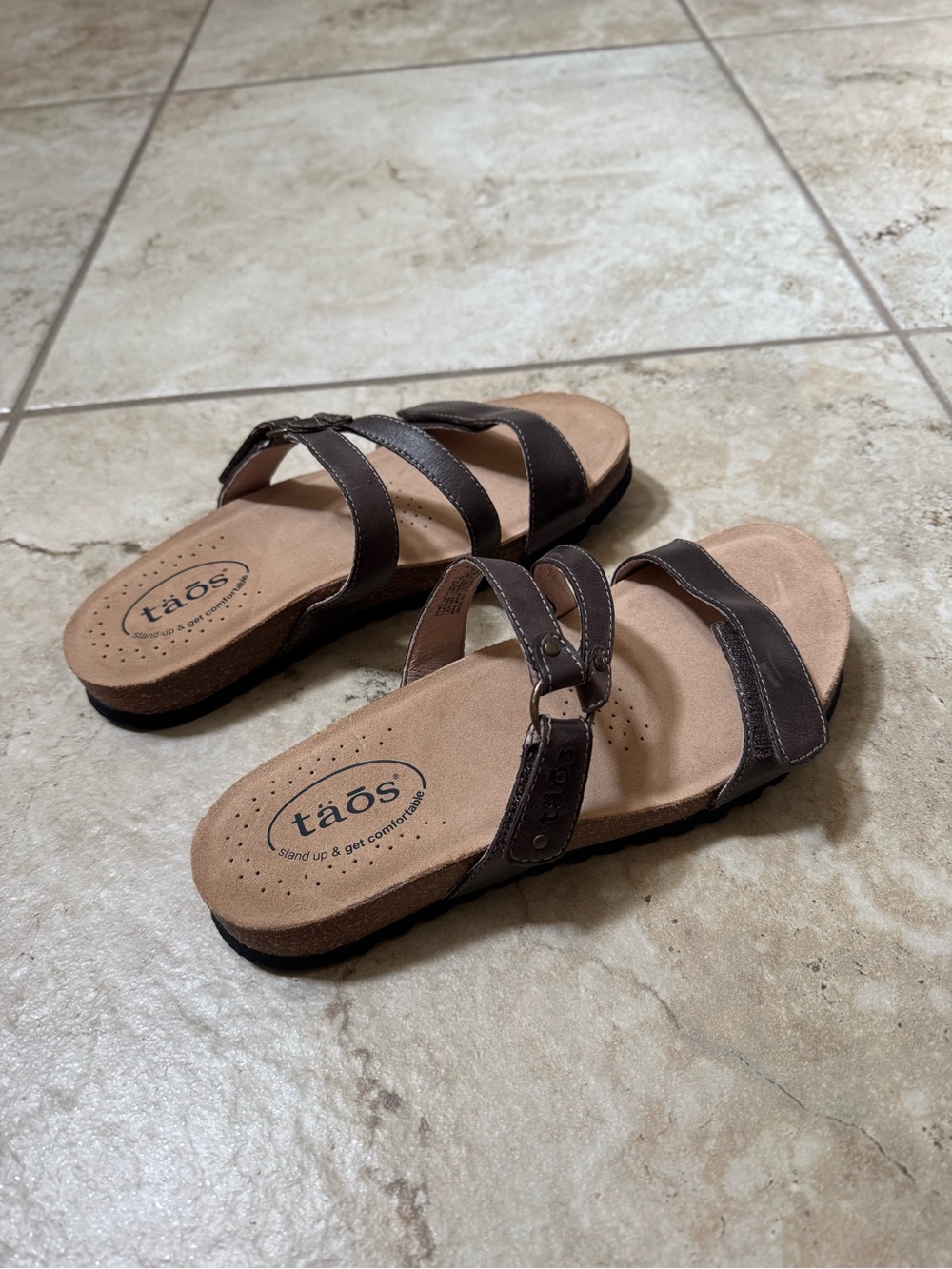 Taos Footwear Brown Triple-Strap Leather Slide Sandals New